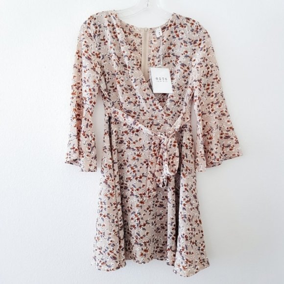0576 Dresses & Skirts - Bell Sleeved Floral Wrap Dress